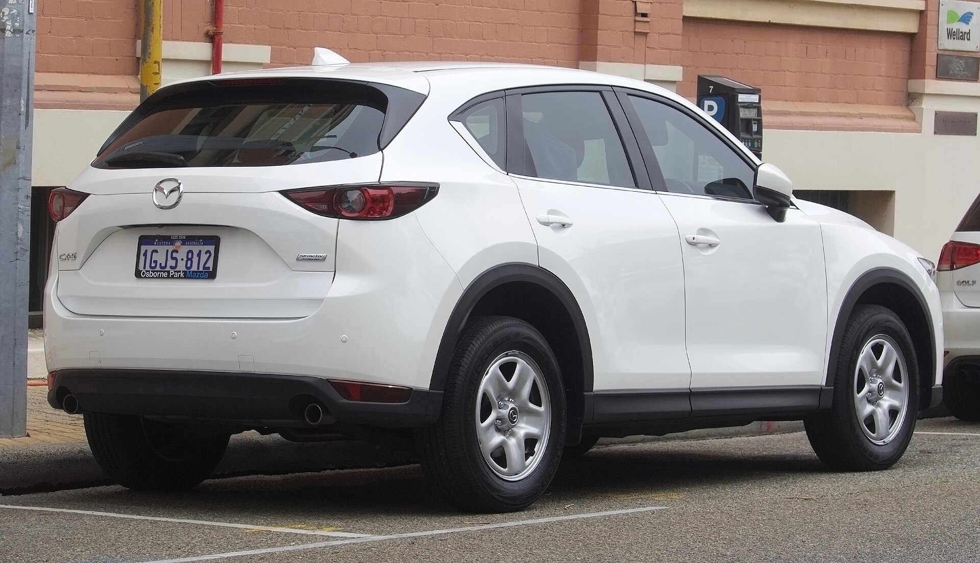 2020 Mazda CX-5 2.0 High photo 2 of 3