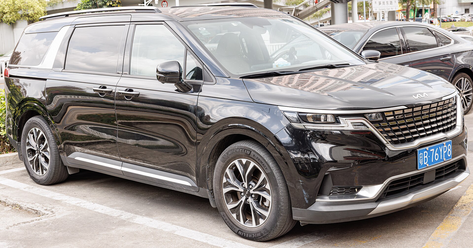 2021 Kia Carnival 2.2D photo 2 of 3