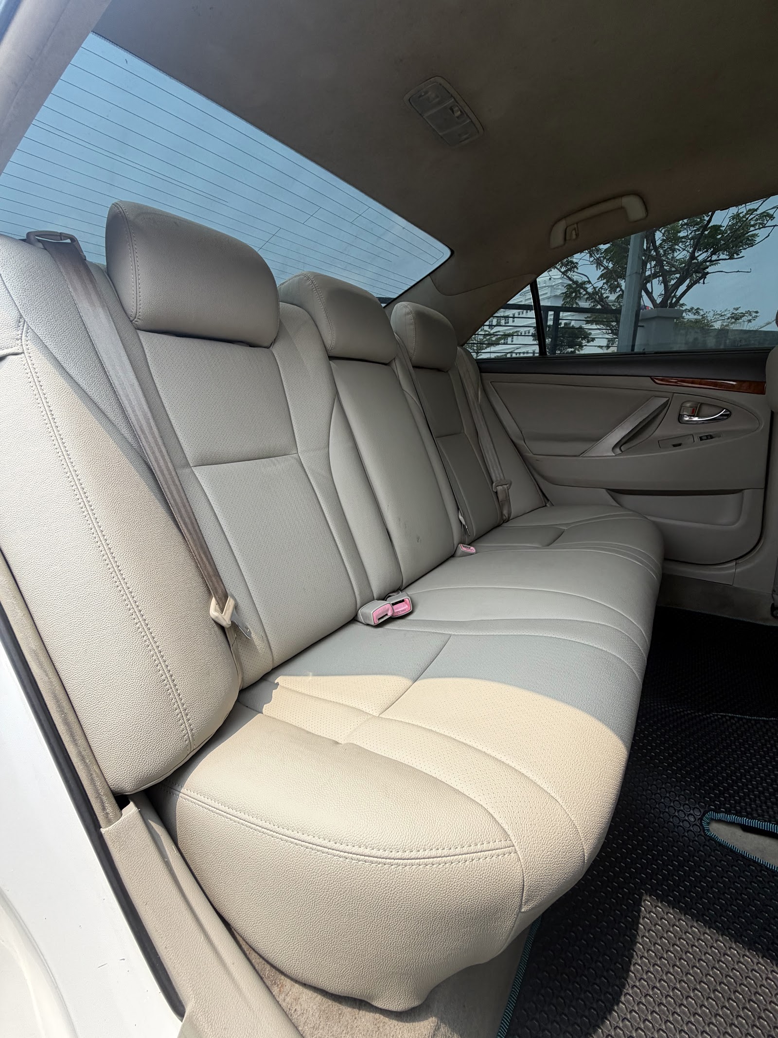 2010 Toyota Camry 2.4V photo 3 of 12