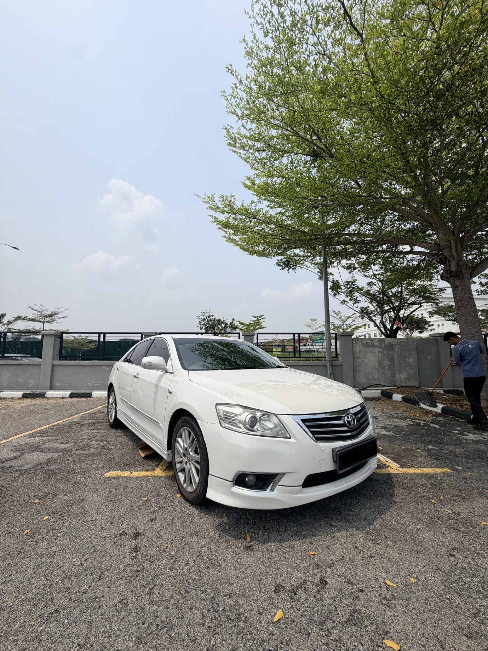 2010 Toyota Camry 2.4V photo 8 of 12